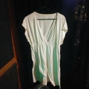 A short sleeved short dtess